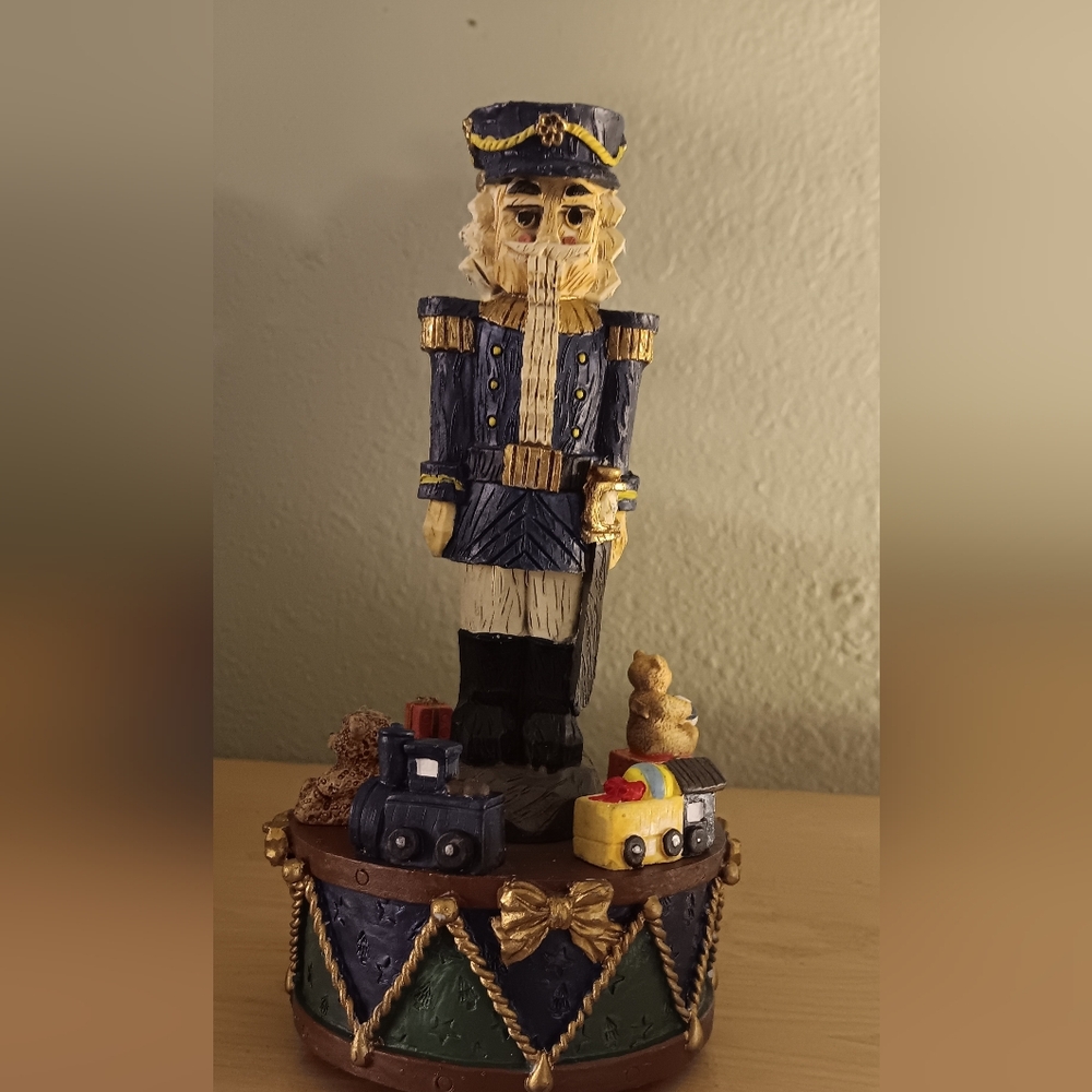 VINTAGE 1994 Windsor Collection Nutcracker Music Box Plays Tune "Toy Land"